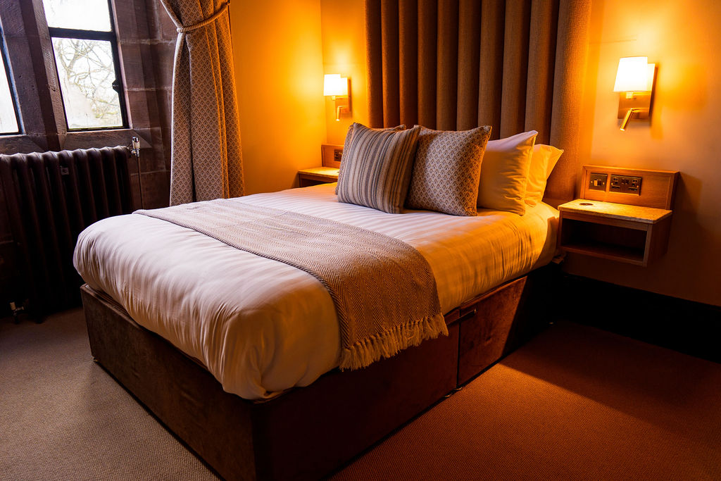 Dinner, Bed & Breakfast – 1851 Restaurant (Fri & Sat)