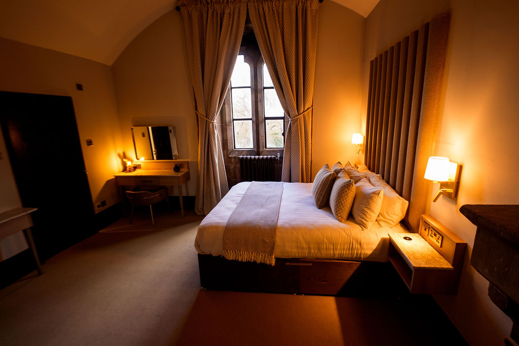 Dinner, Bed & Breakfast – 1851 Restaurant (Wed & Thurs)