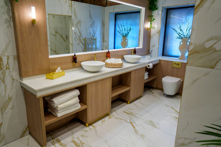 Main Bathroom in the Retreat